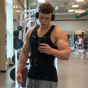 Meet your Posher, Aaron